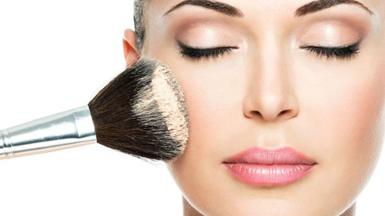 Αυτά είναι τα λάθη που κάνουν στο μακιγιάζ τα κορίτσια με τάση ακμής