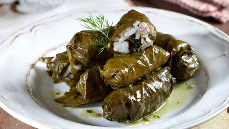 Σαρμαδάκια με θαλασσινά