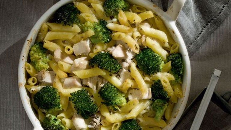 Πένες με μπρόκολο και κοτόπουλο