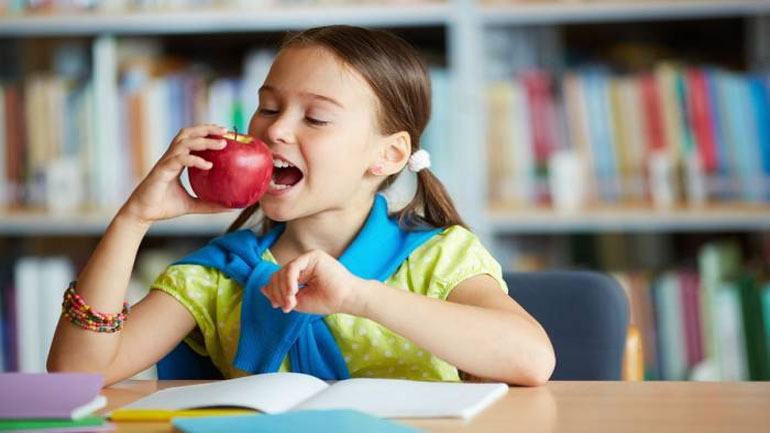 Κονδύλια 3,8 εκατ. ευρώ για τη διανομή φρούτων στα σχολεία