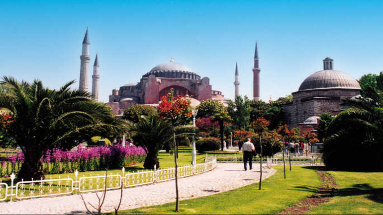 Για πρώτη φορά εδώ και 85 χρόνια αναγνώστηκε το Κοράνι στην Αγία Σοφία