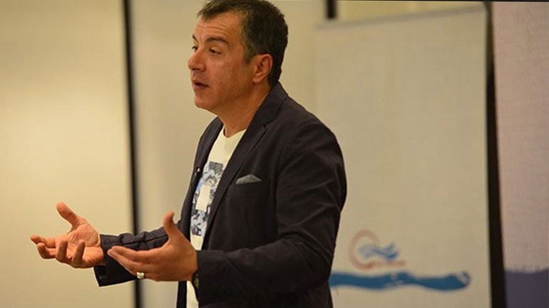 Στην Ισπανία ο Θεοδωράκης