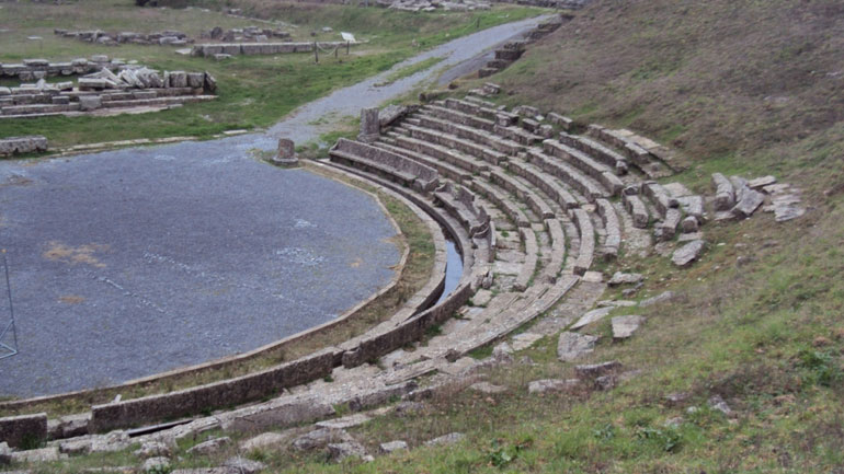 Άνοιξε τις πύλες του το αρχαίο θέατρο της Μεγαλόπολης