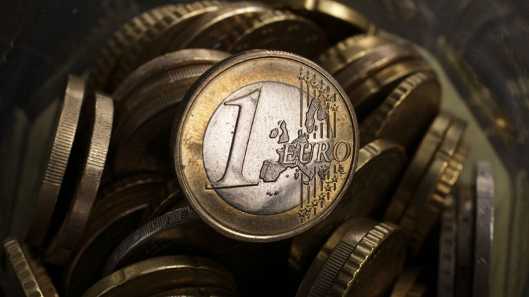 Στο χαμηλότερο επίπεδο των τελευταίων 12 ετών το ευρώ Στο χαμηλότερο επίπεδο των τελευταίων 12 ετών το ευρώ