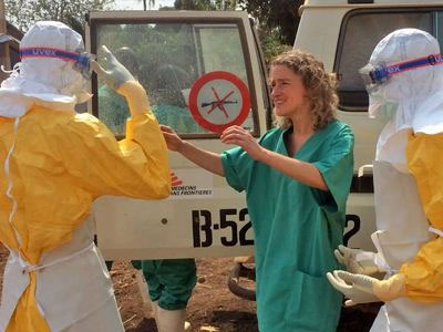 ΠΟΥ: Περισσότεροι από 240 επαγγελματίες της υγείας μολύνθηκαν από Έμπολα