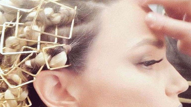 New trend: Σιδερόφραχτα κοτσιδάκια σε χρυσό