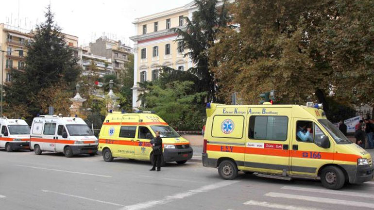 Σε επίσχεση εργασίας προχωρούν οι εργαζόμενοι στο ΕΚΑΒ