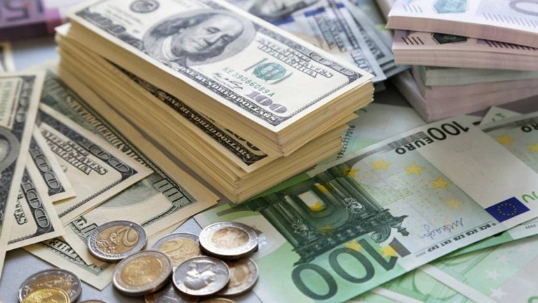 Σε αρνητική τροχιά το ευρώ