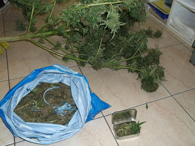 Είχε στην κατοχή του όπλα και ναρκωτικά