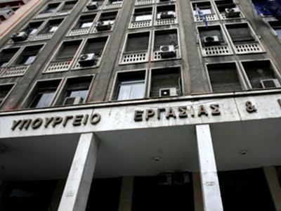 Έπεσαν τα πρώτα πρόστιμα για τη «μαύρη» εργασία Έπεσαν τα πρώτα πρόστιμα για τη «μαύρη» εργασία