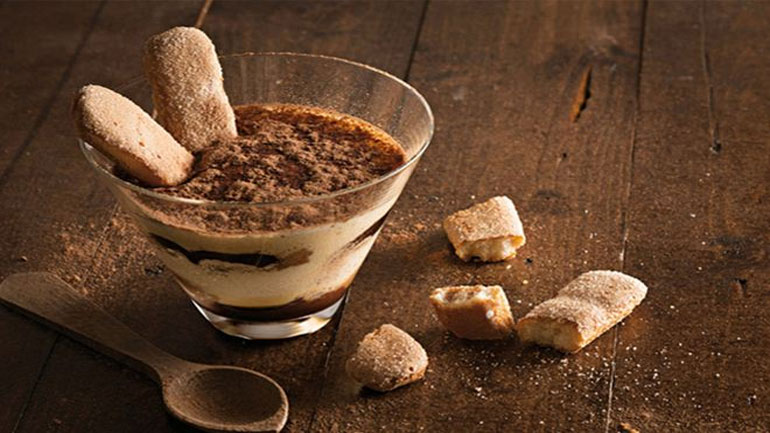 Φτιάξτε εύκολο γλυκό τιραμισού στο ποτήρι