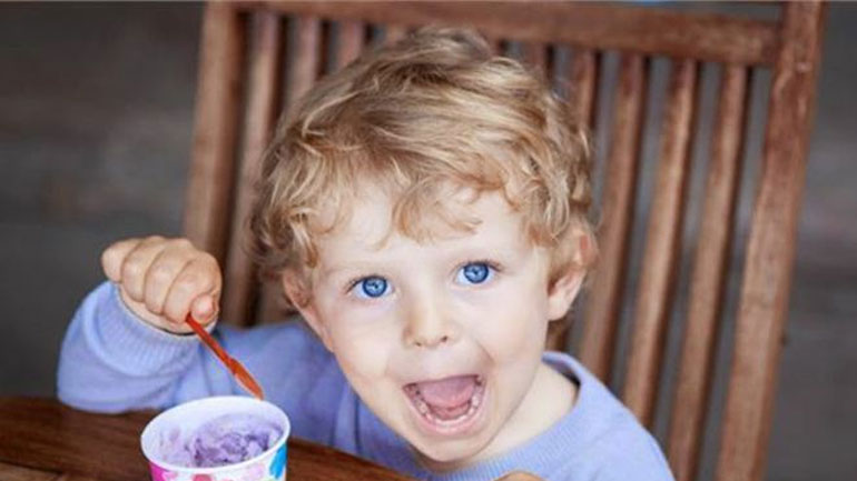 Είναι σωστό να επιβραβεύουμε το παιδί μας με τρόφιμα;