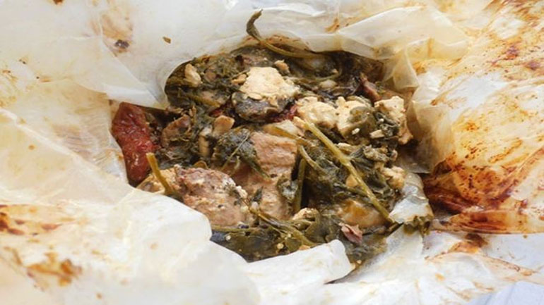 Χοιρινό στη λαδόκολλα