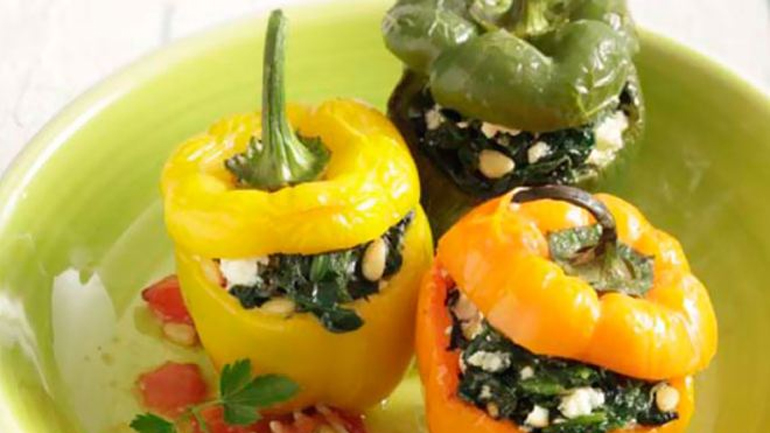 Πιπεριές γεμιστές με σπανάκι και ξινομυζήθρα