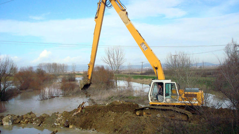 Καθαρίζεται η κοίτη του ποταμού Έβρου