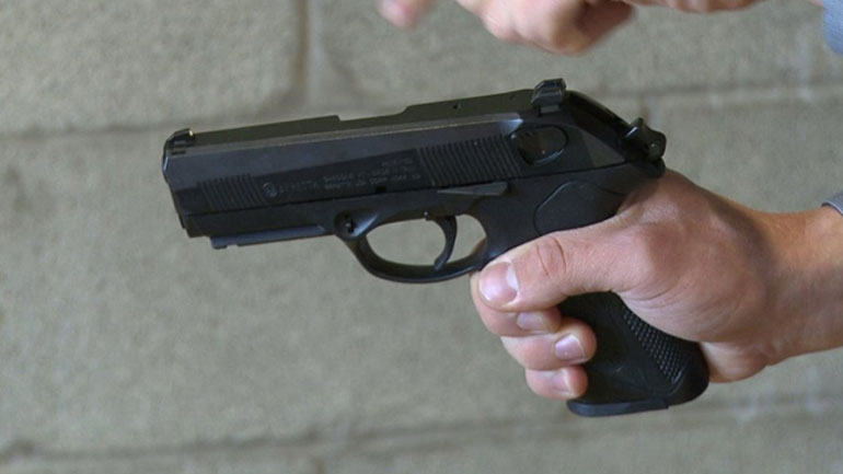 Πάτρα: Κυκλοφορούσε με δύο πυροβόλα όπλα και ένα αεροβόλο