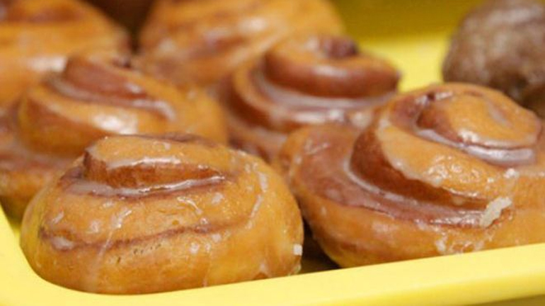 Φτιάξε λαχταριστά ντόνατς κανέλας με ελάχιστες θερμίδες!