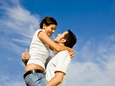 Ακόμα και η πιο απλή αλληλεπίδραση με τους άνδρες κάνει τις γυναίκες να λάμπουν!