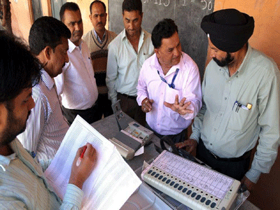 Άρχισε η καταμέτρηση των ψηφοδελτίων στην Ινδία Άρχισε η καταμέτρηση των ψηφοδελτίων στην Ινδία