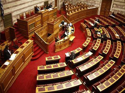 Σκληρή κόντρα Χατζηδάκη – Σηφουνάκη στη Βουλή