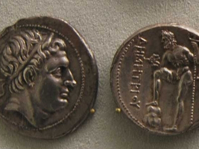 Είχε στην κατοχή του αρχαία, όπλα και ναρκωτικά Είχε στην κατοχή του αρχαία, όπλα και ναρκωτικά