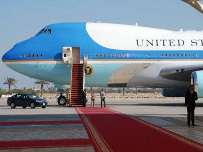 Περίεργη σύλληψη ατόμου σε αεροδρόμιο που βρισκόταν ο Obama