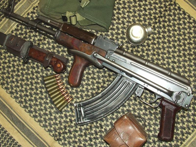 Καλάσνικοφ και σφαίρες στον Βύρωνα