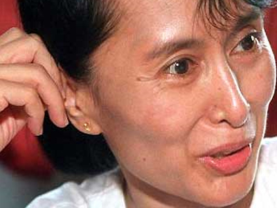 Εκείνη απέχει, αυτοί κατεβαίνουν στις εκλογές…