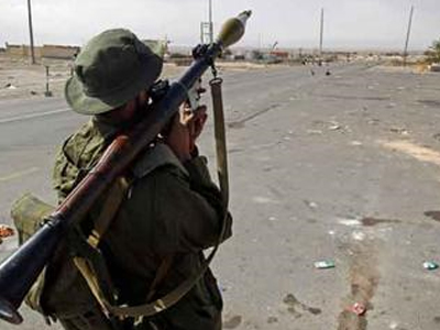 Πολεμικό μέτωπο και με την Τυνησία άνοιξε ο Καντάφι