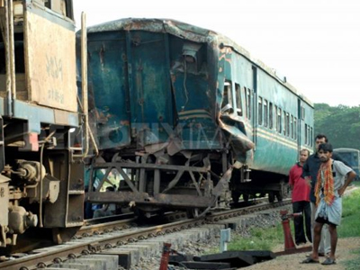 Αιματηρή σύγκρουση τρένων στο Μπαγκλαντές