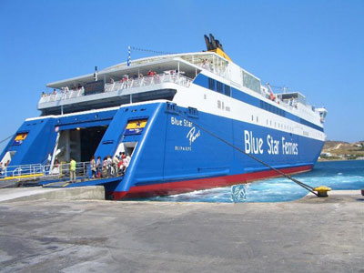 Μεγάλη ταλαιπωρία για τους επιβάτες των «Blue Star Paros» και «High Speed 5»