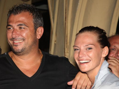 «Στο σχολείο με φώναζαν οδοντογλυφίδα»