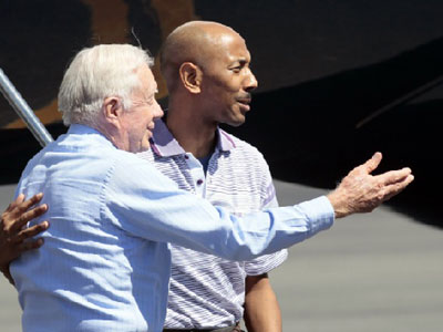 Στην αγκαλιά του Carter και της οικογένειάς του