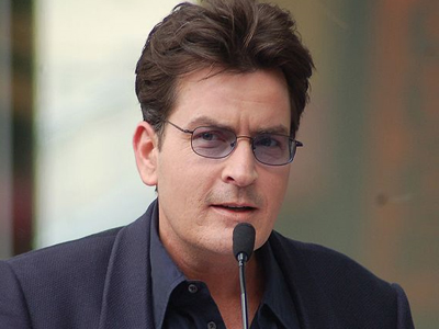 Ο Charlie Sheen ξαναχτυπά