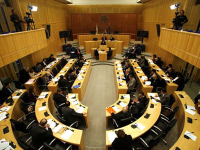 Πολιτική ένταση για την αναβολή της συζήτησης σχετικά με τα έγγραφα Downer