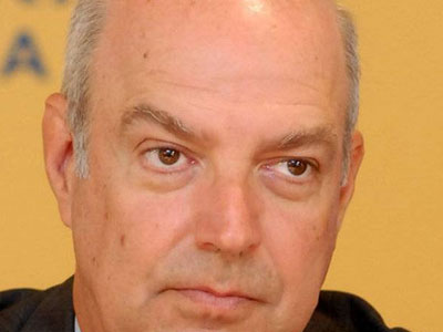 ΕΛΠΕ: Ανοικτή πληγή για το Δημόσιο το παρεμπόριο στα καύσιμα