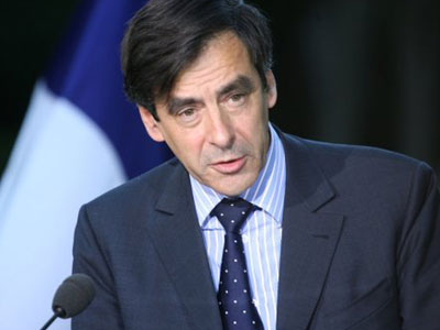 Fillon: Η υπεράσπιση του ευρώ είναι ζήτημα ευρωπαϊκής σύμπλευσης