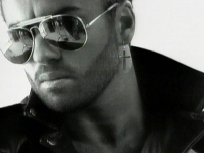 Έριξε το αυτοκίνητό του πάνω σε μαγαζί