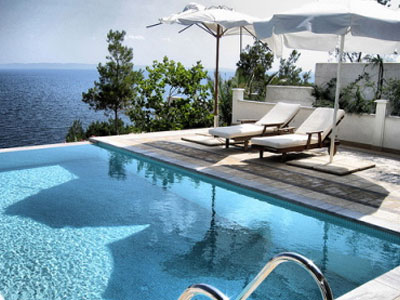 Χαμηλώνουν οι τιμές στα ξενοδοχεία