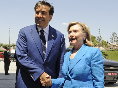 Θερμή υποστήριξη Clinton προς τη Γεωργία