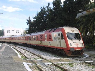 Έπεσε στις γραμμές του τρένου…