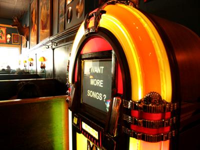 16:00-17:00: «Jukebox» με τον Δημήτρη Τρίγκα