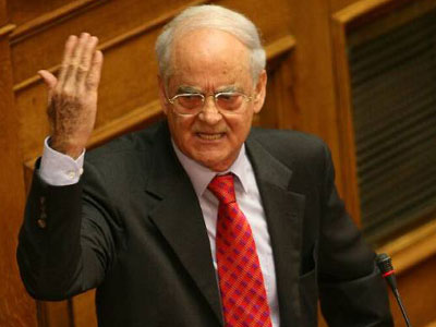 Οργή Κακλαμάνη κατά καναλαρχών και ΜΜΕ στη Βουλή