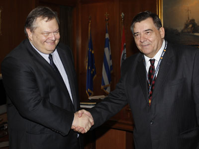 Κομπλιμέντα Βενιζέλου προς Καρατζαφέρη