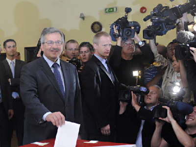 Νίκη Komorowski δείχνουν τα exit poll στην Πολωνία