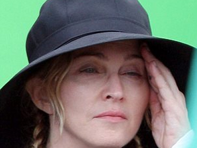 Η κούραση ζωγραφισμένη στο πρόσωπό της…