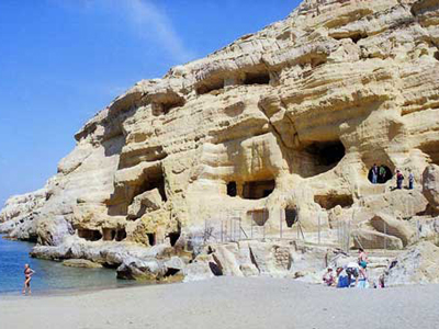 Δεν πέφτει… καρφίτσα στα Μάταλα