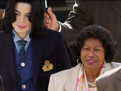 Σε δύσκολη θέση η μητέρα του Michael Jackson