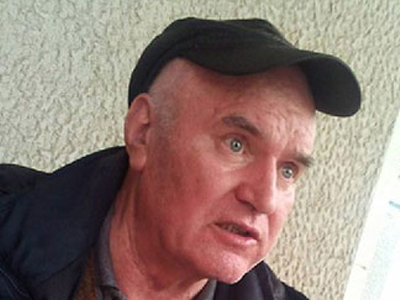 Μύδροι εναντίον Μλάντιτς από πρώην Αμερικανό διπλωμάτη