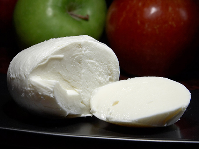 Συναγερμός στην Ιταλία λόγω χαλασμένης μοτσαρέλλας